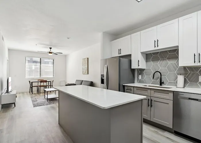 Cozysuites In - Westgate With Pool 11 Apartment Glendale